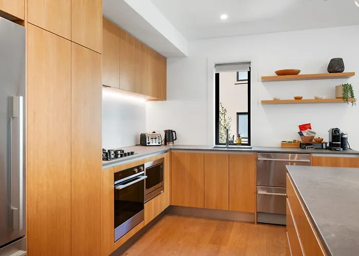 Lakeside Luxury 2 Bedroom Apartment Wanaka