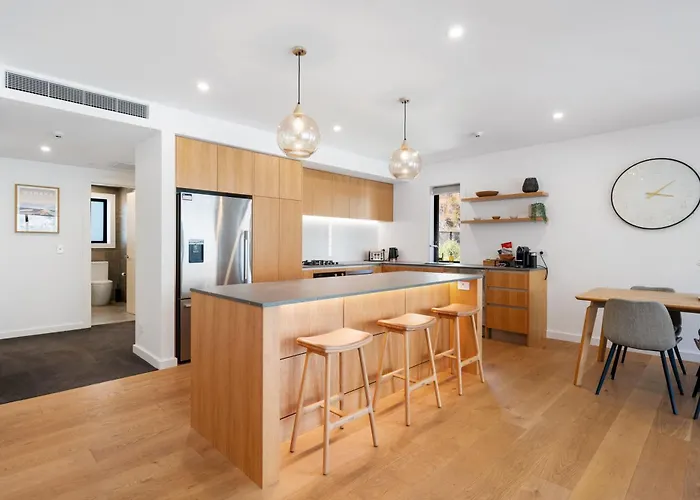 Lakeside Luxury 2 Bedroom Wanaka