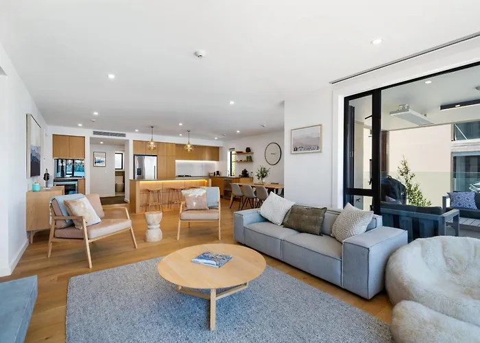 Apartment Lakeside Luxury 2 Bedroom *