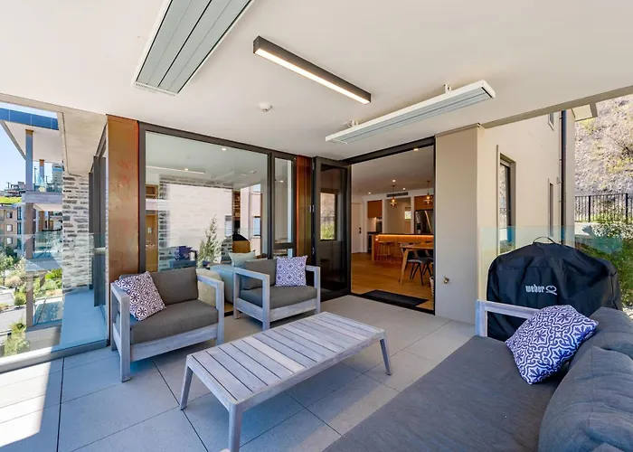 Lakeside Luxury 2 Bedroom * Wanaka