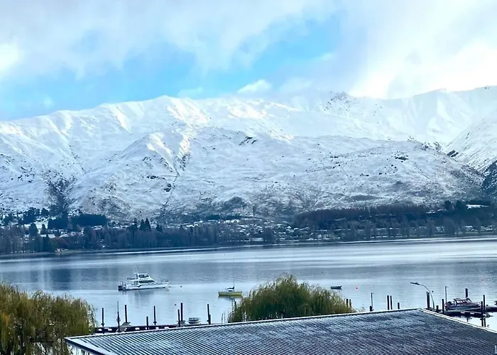 Lakeside Luxury 2 Bedroom Apartment Wanaka