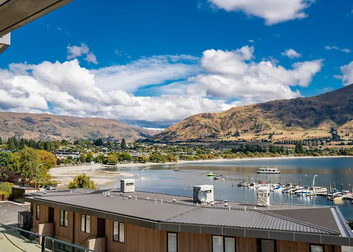 Lakeside Luxury 2 Bedroom * Wanaka