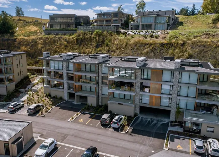 Lakeside Luxury 2 Bedroom Apartment Wanaka